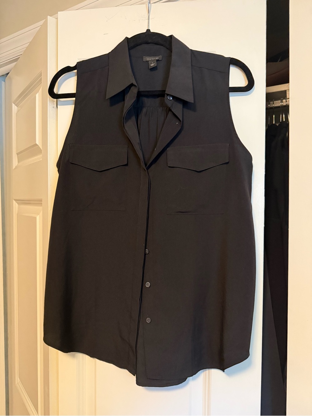 Ann Taylor Sleeveless Black Button-Front Shirt